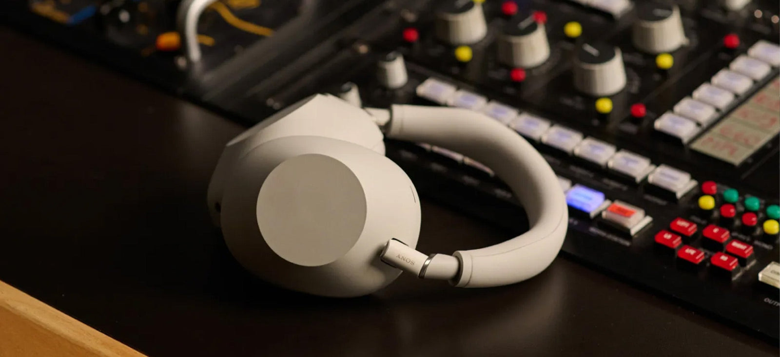 Sony WH-1000XM6 - Best Noise Cancelling Headphones for Travel NZ