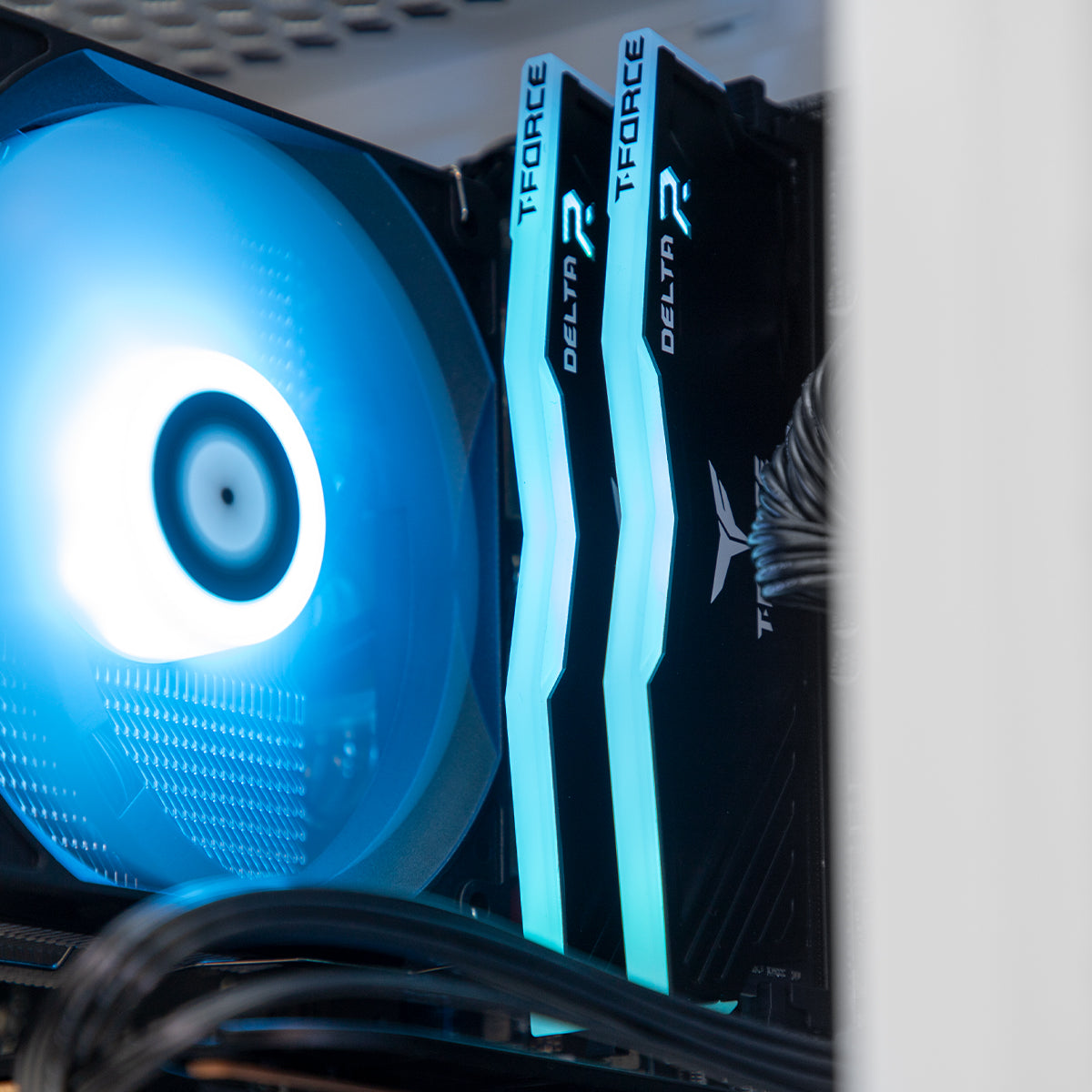 Stealth SWIFT GO RX 6600 Ryzen 5 5500 Gaming PC - Light