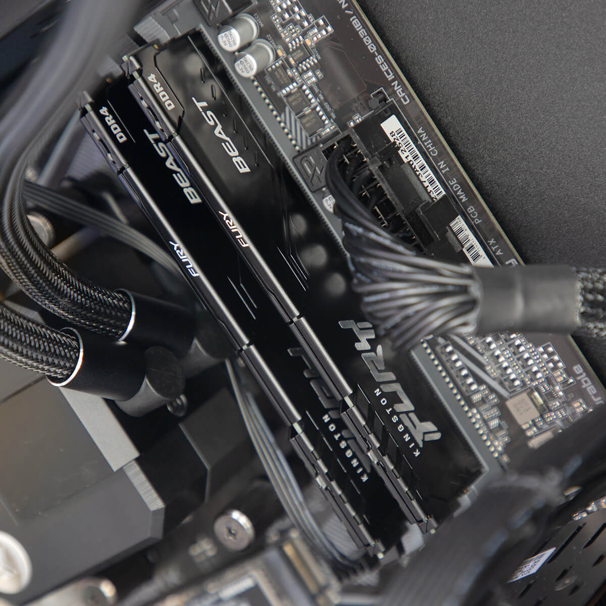 Trooper RX 7700 XT Ryzen 7 5700X Gaming PC