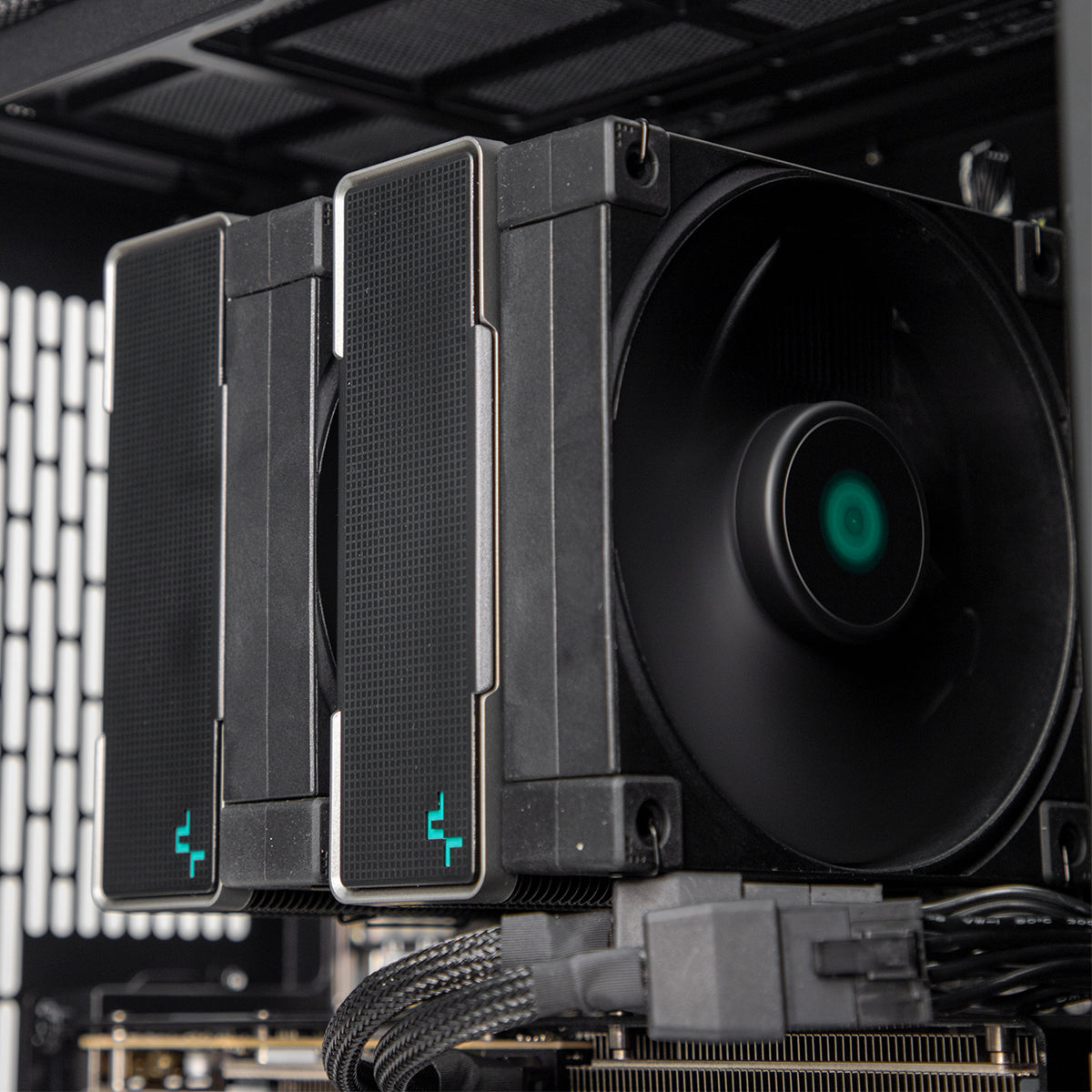 Chinkapin SWIFT RTX 5070 Ryzen 7 9700X Gaming PC - BLACK