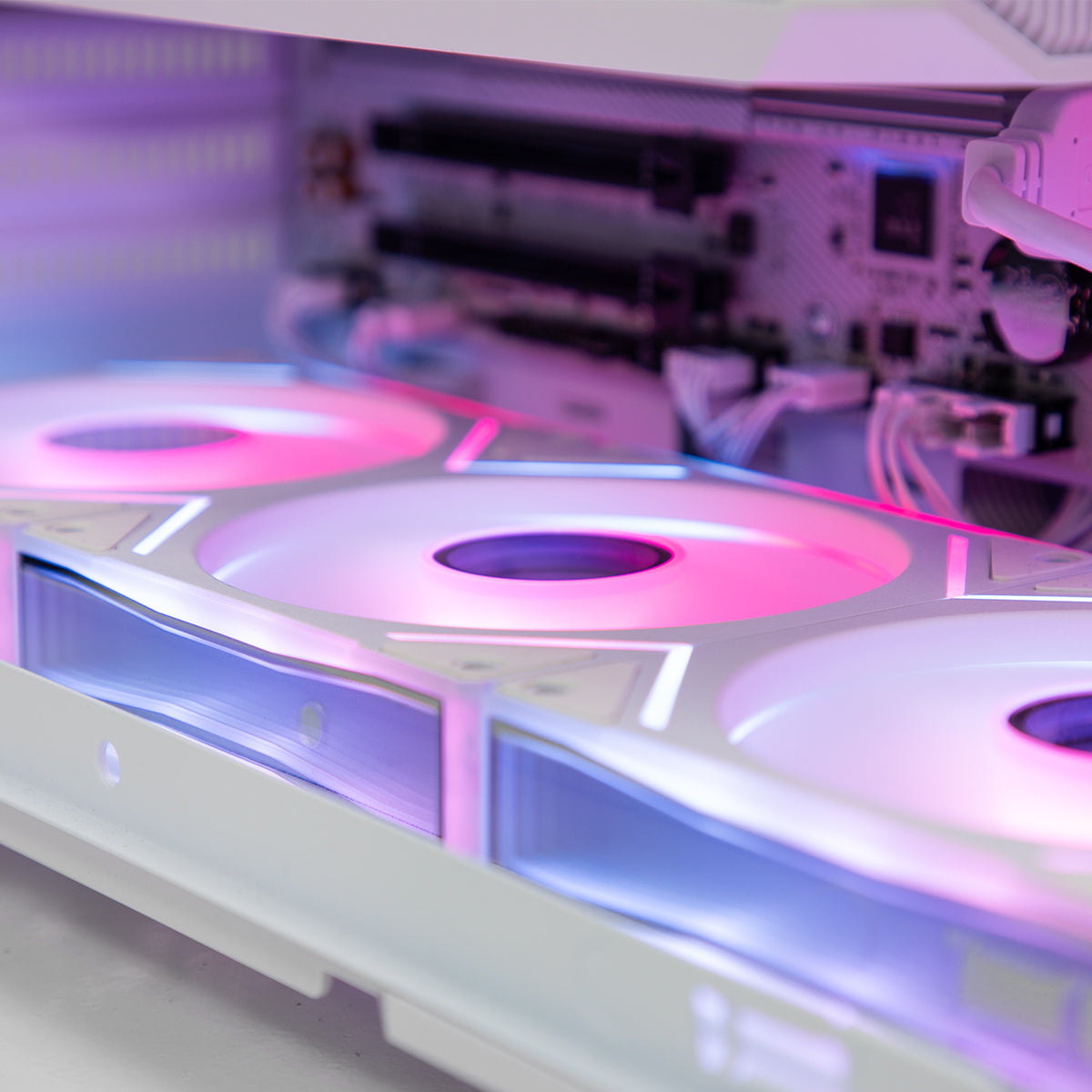 Equinox AMP RTX 5070 Ti Ryzen 7 9800X3D Gaming PC - WHITE