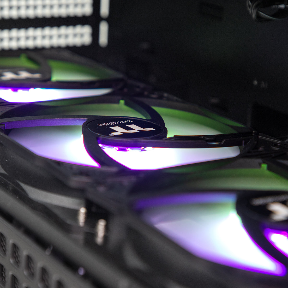 Gravity ENCORE RTX 5050 Ryzen 5 5600X Gaming PC