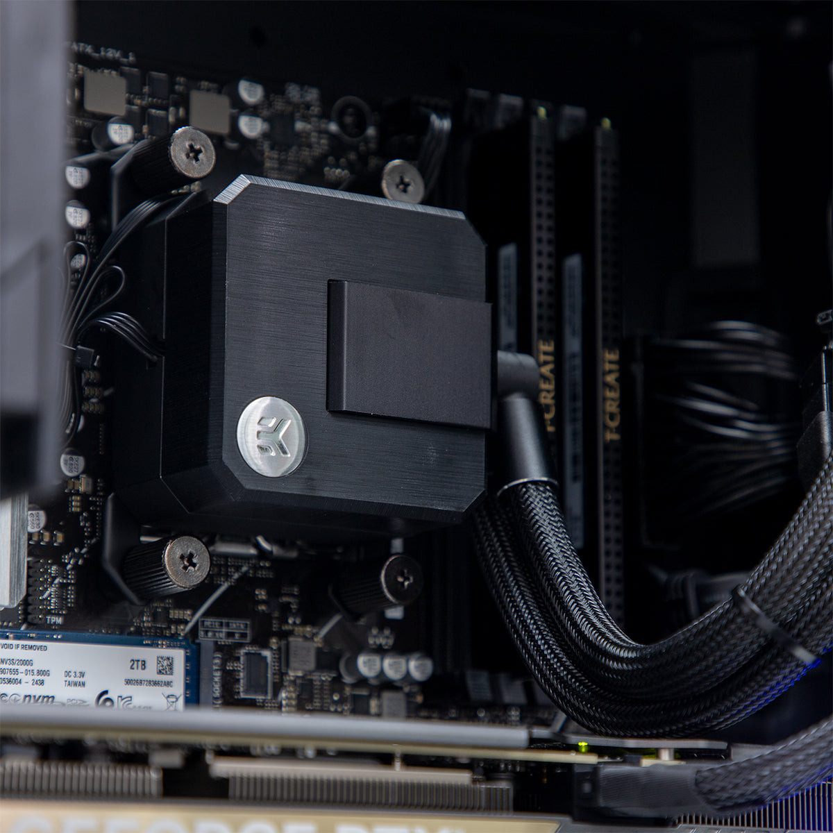 Chinkapin SWIFT PRO RTX 5070 Ryzen 7 7800X3D Gaming PC - BLACK