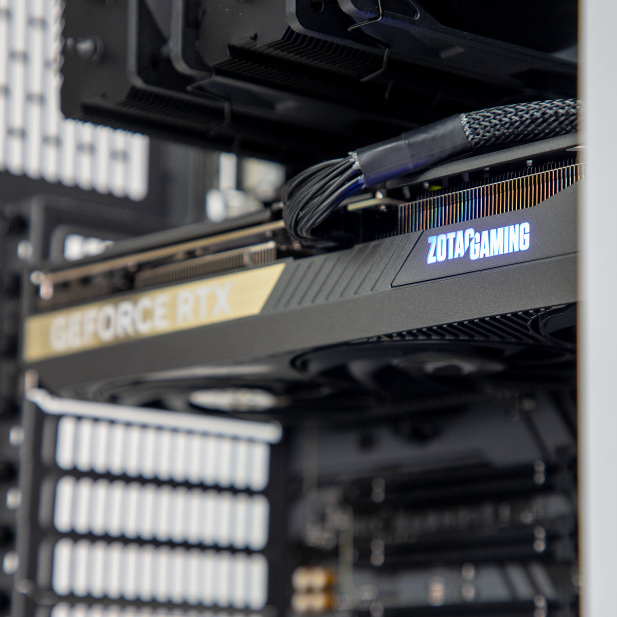 Chinkapin SWIFT RTX 5070 Ryzen 7 7700 Gaming PC - MONO