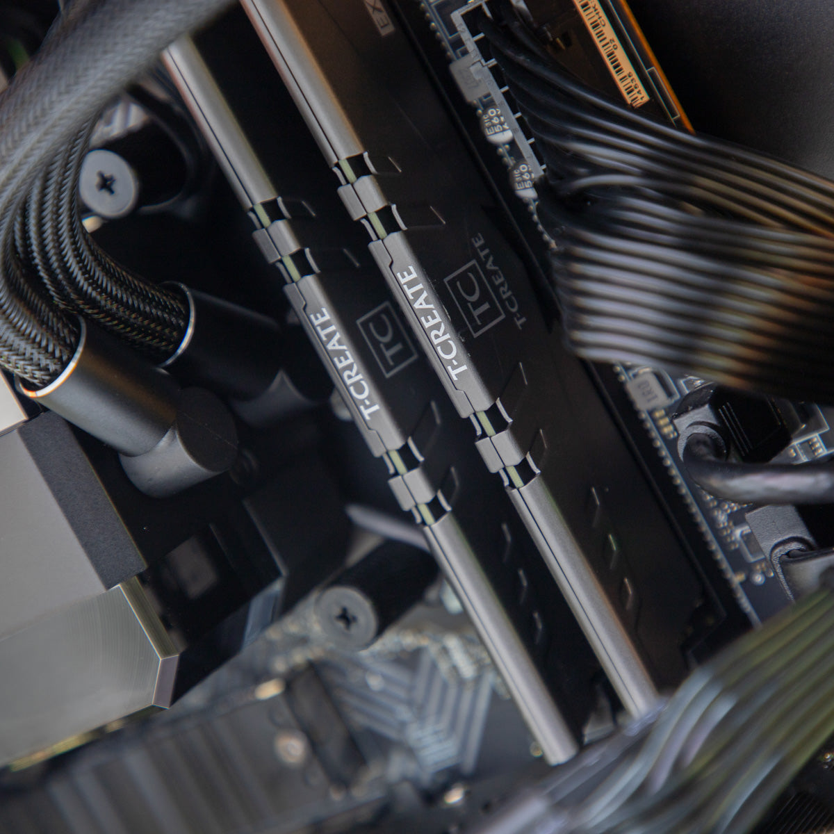 Onyx RTX 4070 Ti Core i5-14400F Gaming PC