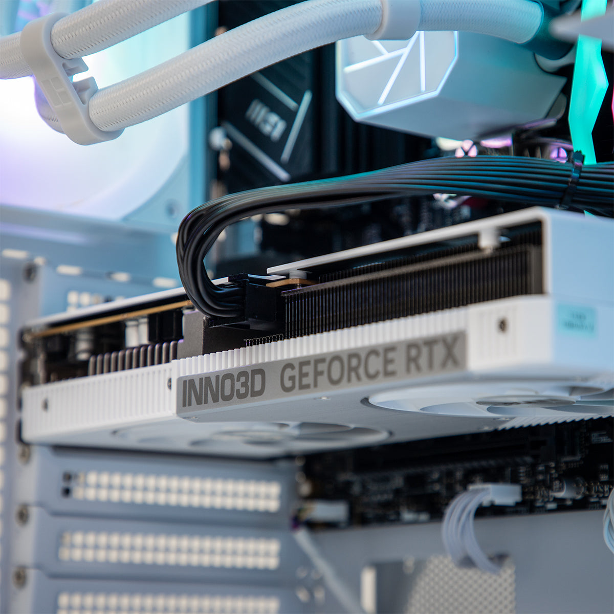 Catalyst NEO RTX 5060 Ryzen 5 7500F Gaming PC - WHITE