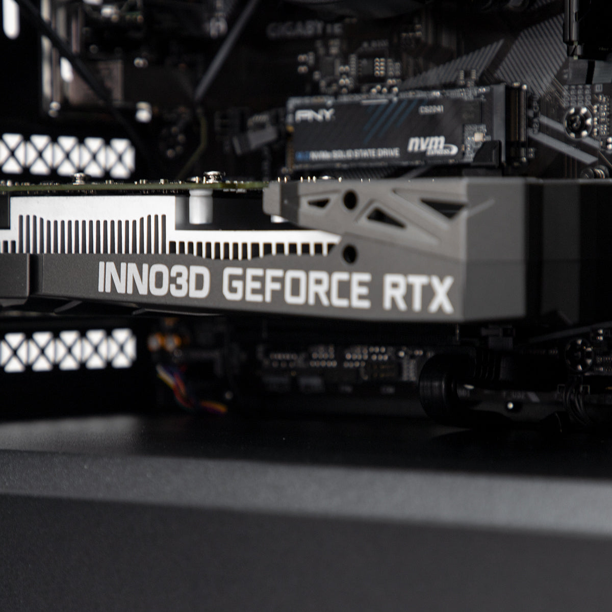 Arasaka AMP GO RTX 3050 Ryzen 5 5500 Gaming PC - MONO