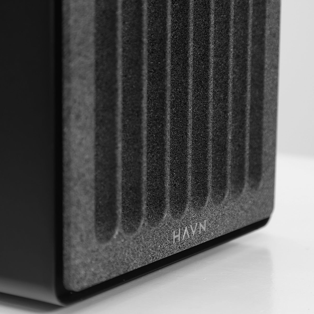 Praxis RTX 5070 Ti Ryzen 7 9800X3D Gaming PC - Dark