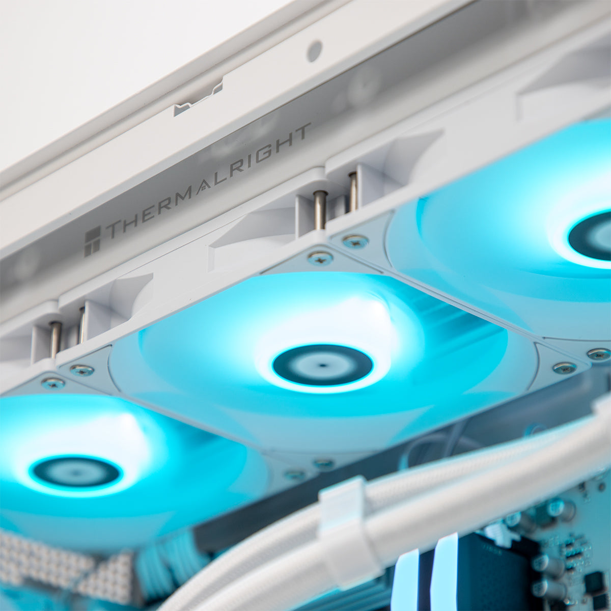 Agility MASTER RTX 5090 Ryzen 9 9900X3D Gaming PC - WHITE