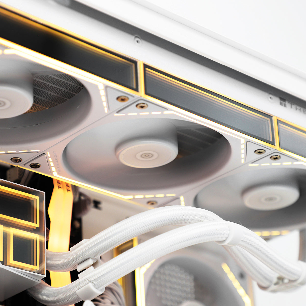 Astral SWIFT RTX 5060 Ryzen 5 7500F Gaming PC - WHITE