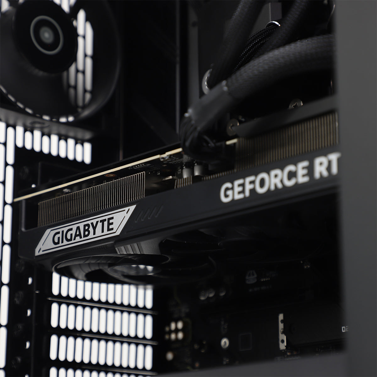 Chinkapin ENCORE PRO RTX 5070 Ti Ryzen 7 9800X3D Gaming PC - BLACK