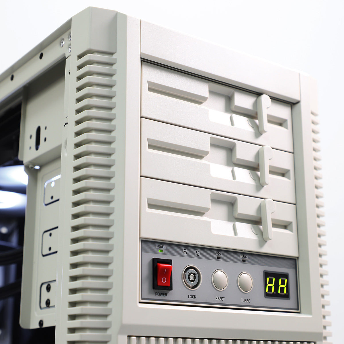 Retro98 RTX 5070 Ryzen 7 9850X3D Gaming PC