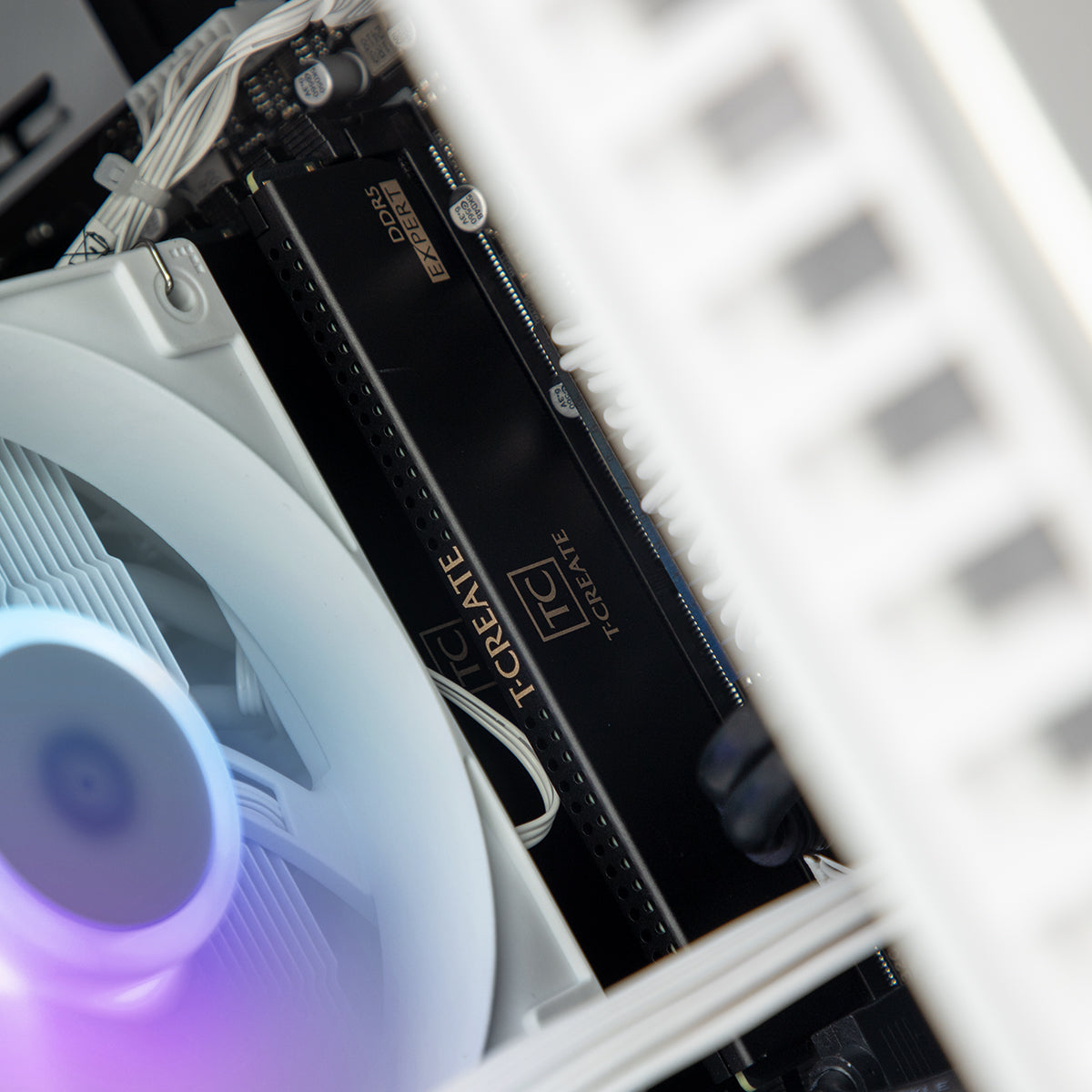 Obelisk LUX RTX 5090 Ryzen 9 9950X Gaming PC