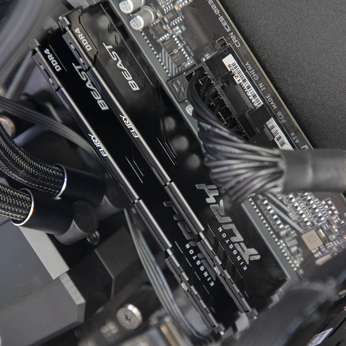 Netrunner RX 7800 XT Ryzen 7 5700X Gaming PC