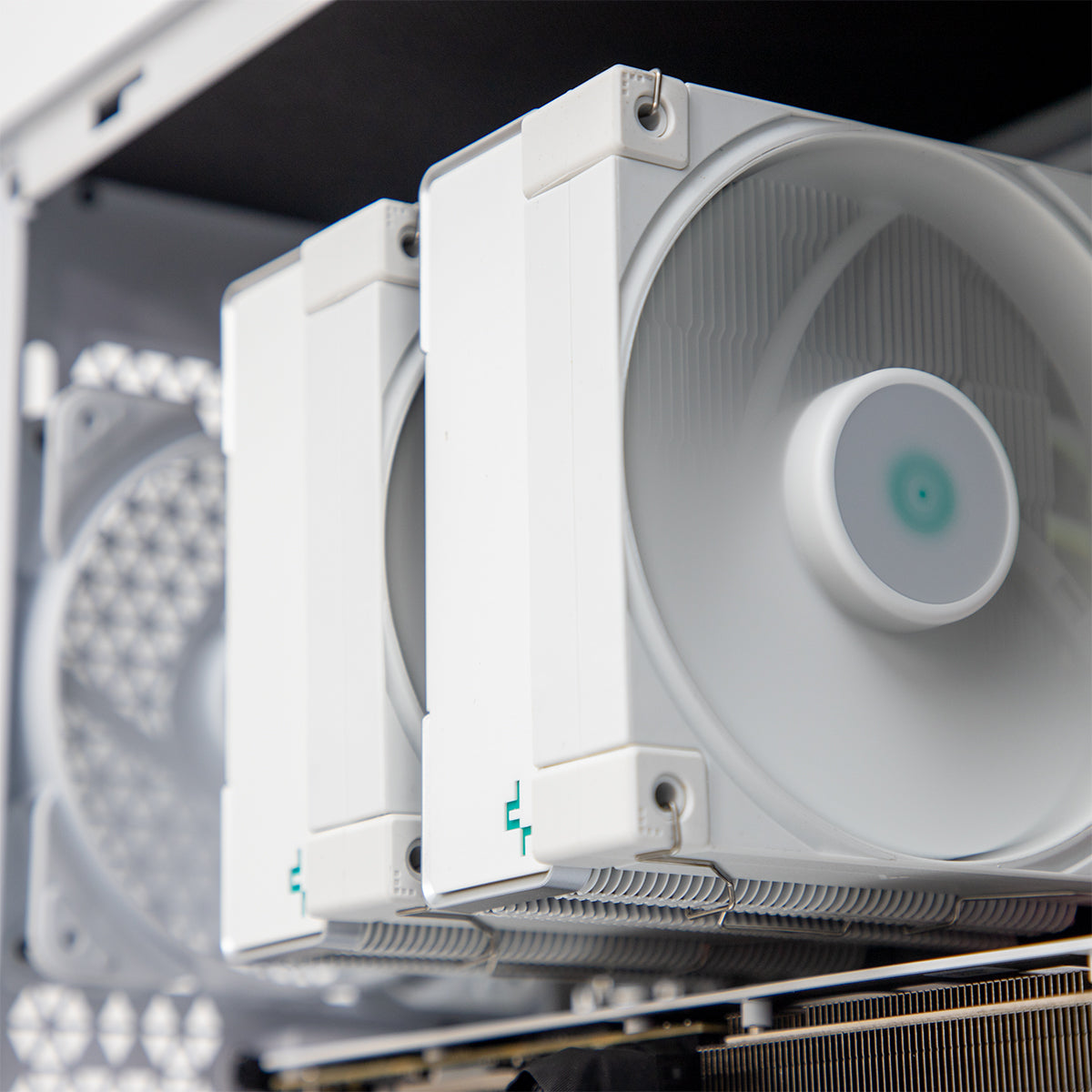 Hypernova RTX 5070 Core i5-14400F Gaming PC