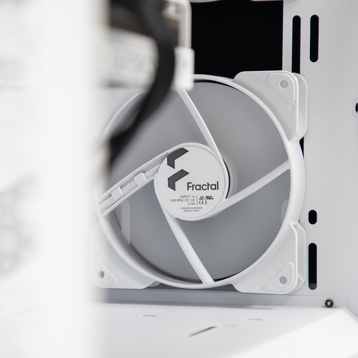 Hypernova RTX 5070 Core i5-14400F Gaming PC