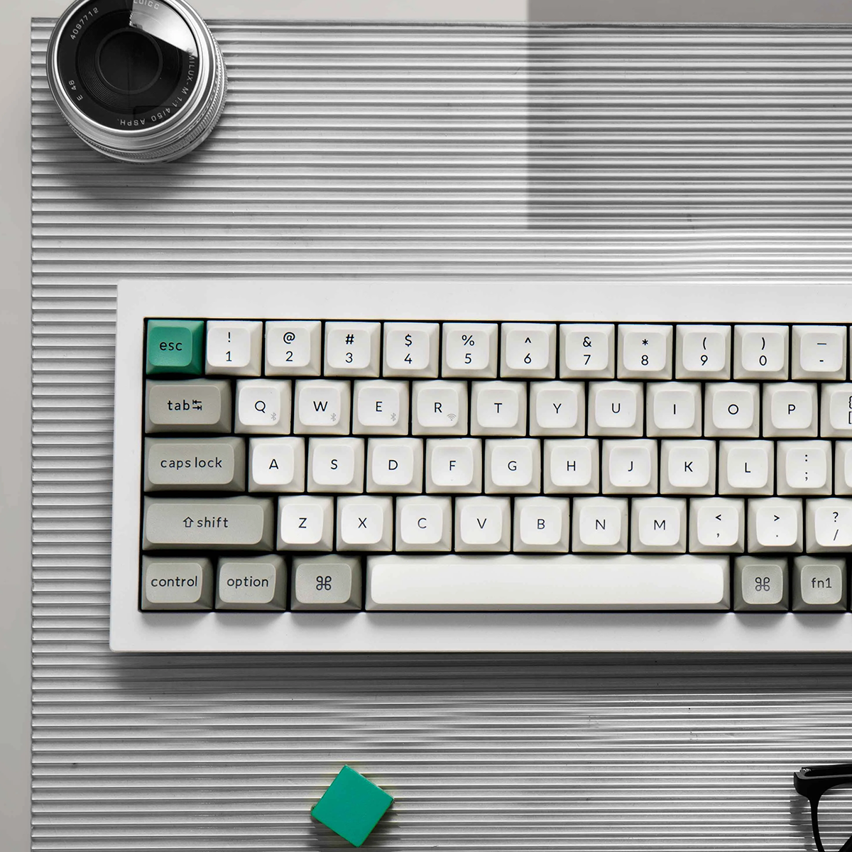Keychron Q2 Max 65% RGB Shell White Wireless Mechanical Keyboard - Jupiter Banana Switch