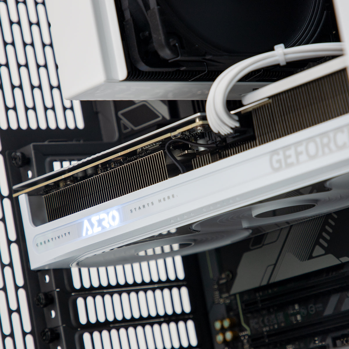 Ginkgo LUX RTX 5090 Core Ultra 9 285K Gaming PC - MONO