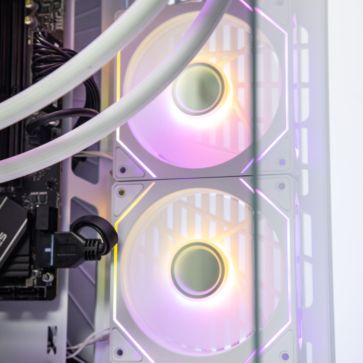 Entropy SWIFT RTX 5060 Ryzen 5 7500F Gaming PC - SNOW