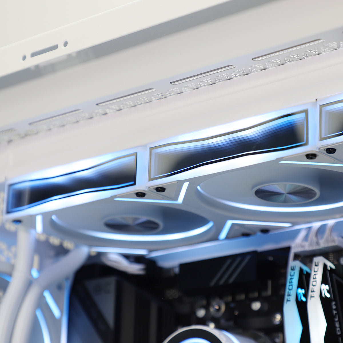 Vengeance RTX 5070 Ti Ryzen 7 9800X3D Gaming PC