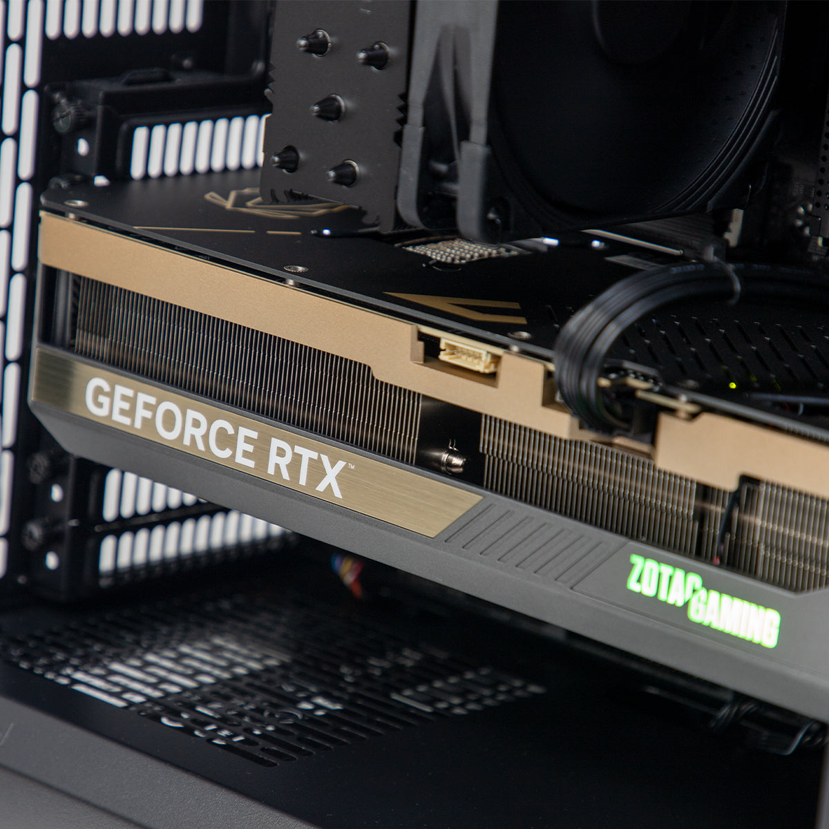 Ginkgo LUX RTX 5090 Core Ultra 9 285K Gaming PC