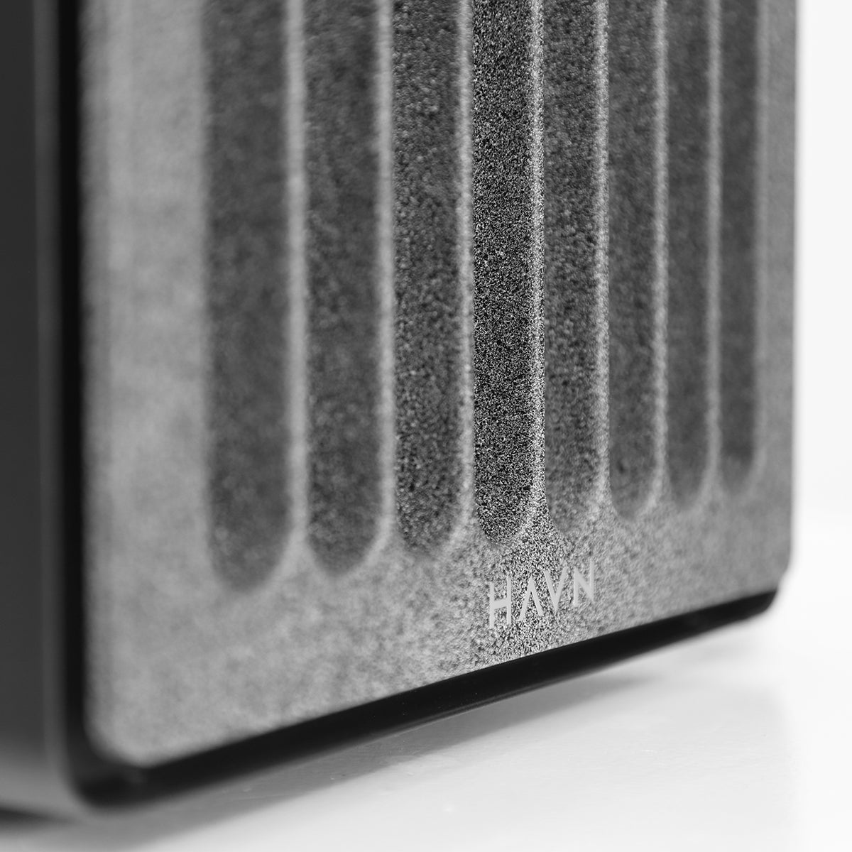 Praxis RTX 5070 Ti Ryzen 7 9800X3D Gaming PC - Dark