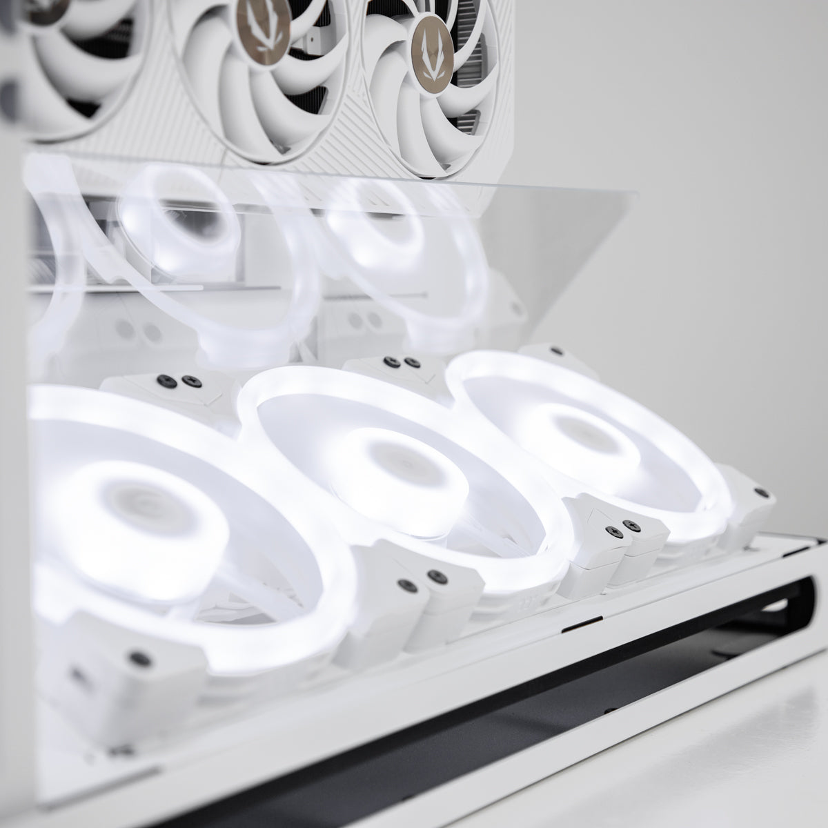 Equilibrium MASTER RTX 5090 Ryzen 7 9850X3D Gaming PC - Light ...