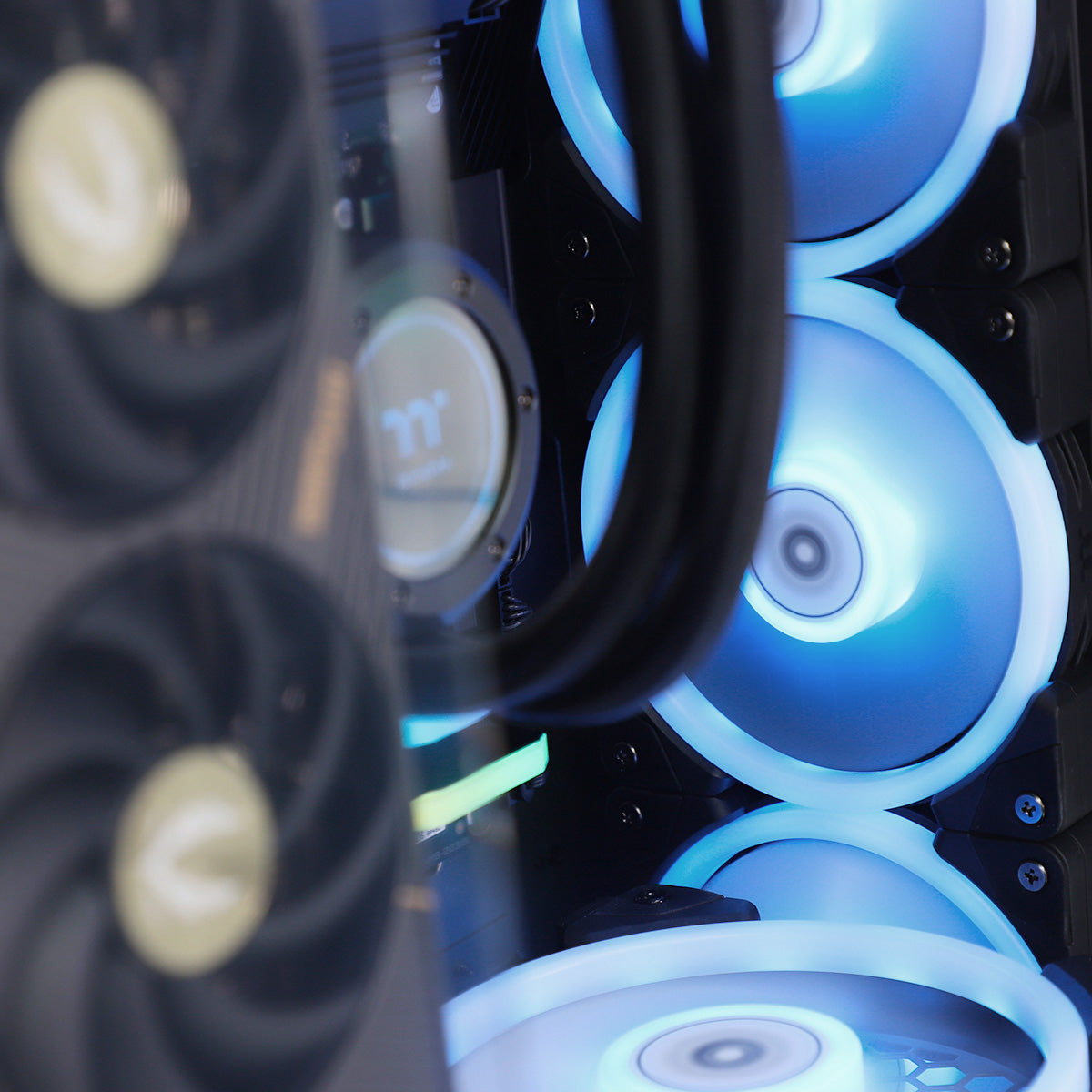 Le Bastion RTX 5080 Ryzen 7 9800X3D Gaming PC - Violet