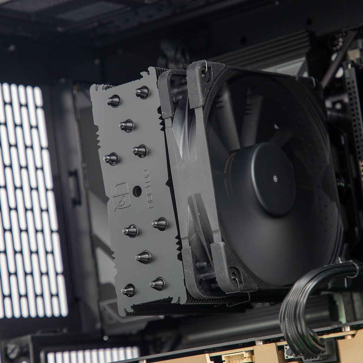 Ginkgo LUX RTX 5090 Core Ultra 9 285K Gaming PC