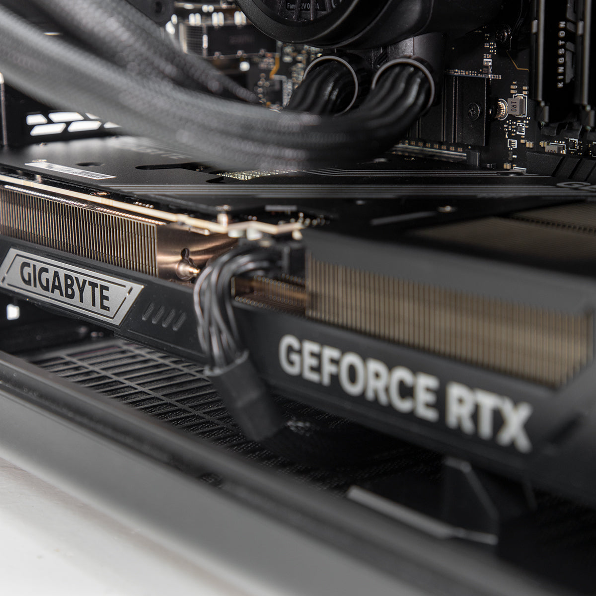Obsidian AMP RTX 5070 Ti Ryzen 7 9700X Gaming PC