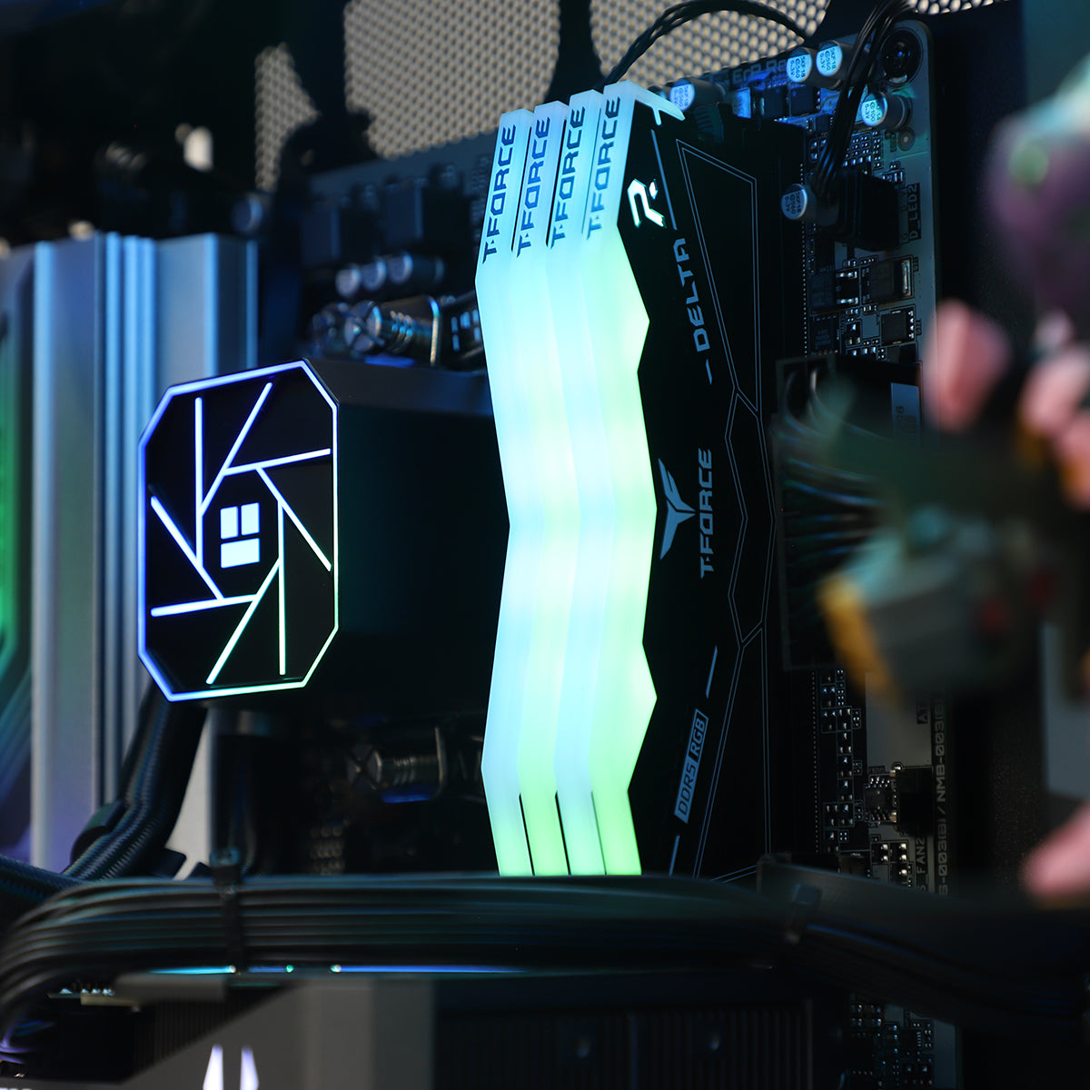 Catalyst ENCORE RTX 5070 Ryzen 7 9800X3D Gaming PC - BLACK