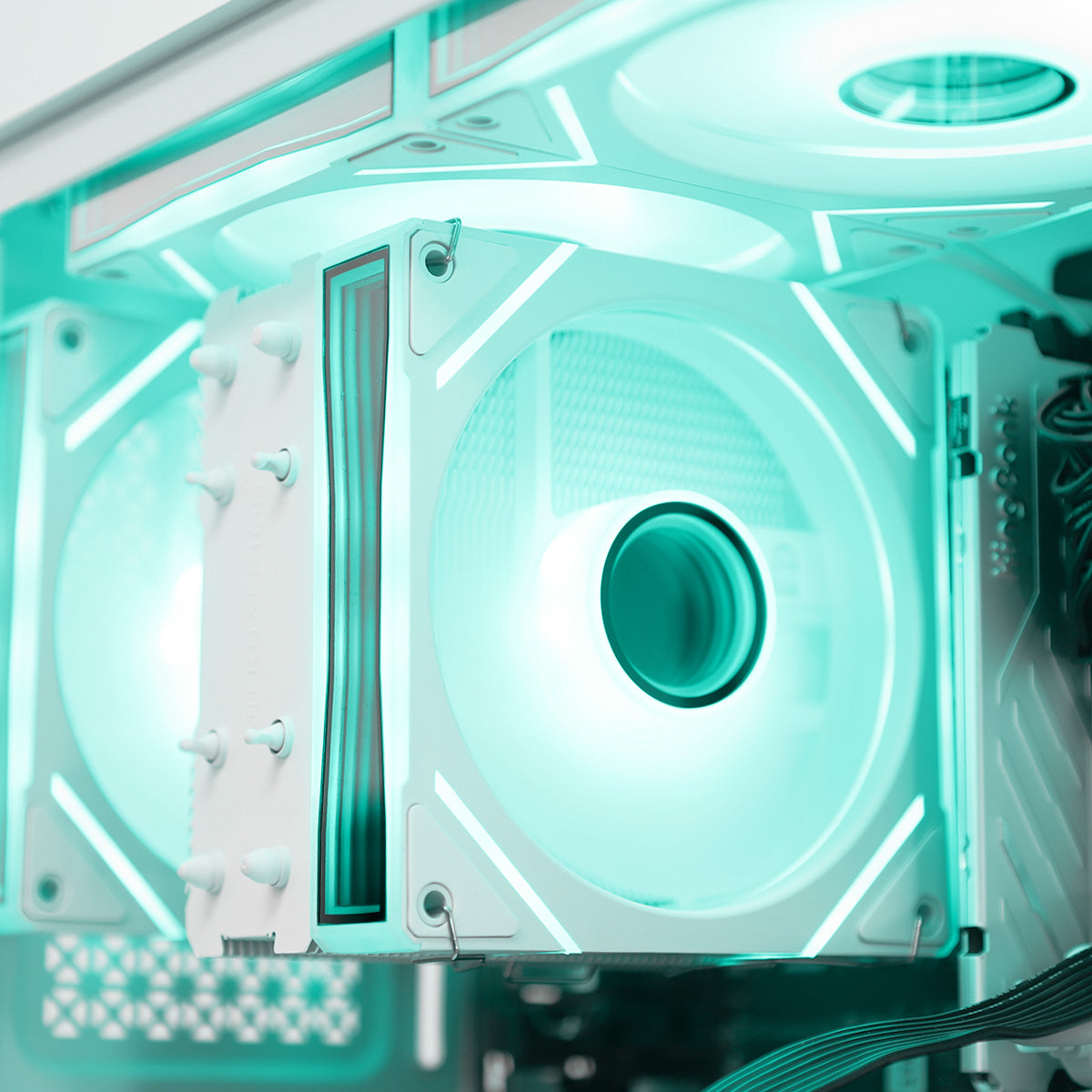 Qubit RR RX 7600 Ryzen 5 5500 Gaming PC - WHITE