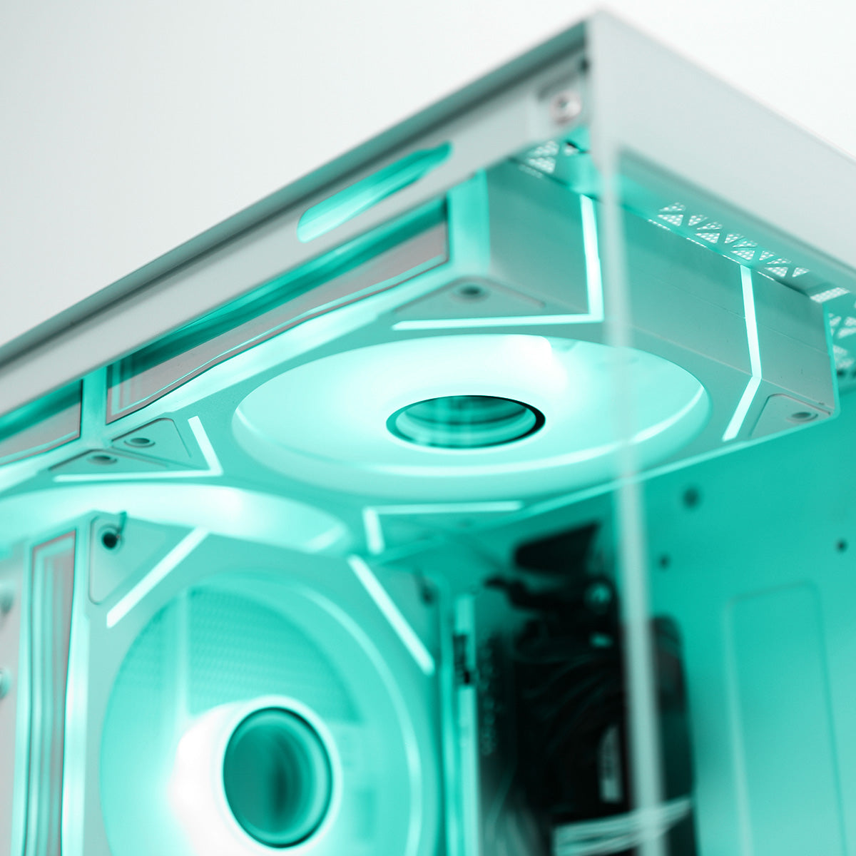 Qubit RR RX 7600 Ryzen 5 5500 Gaming PC - WHITE