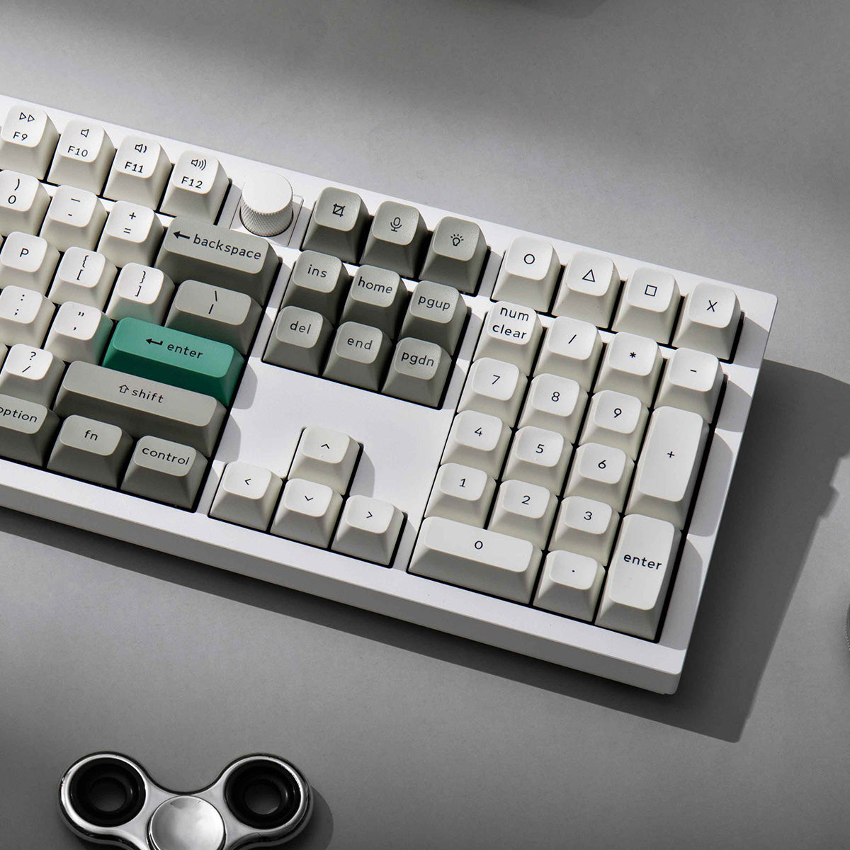 Keychron Q6 Max Full Sized RGB Shell White Wireless Mechanical Keyboard - Jupiter Banana Switch