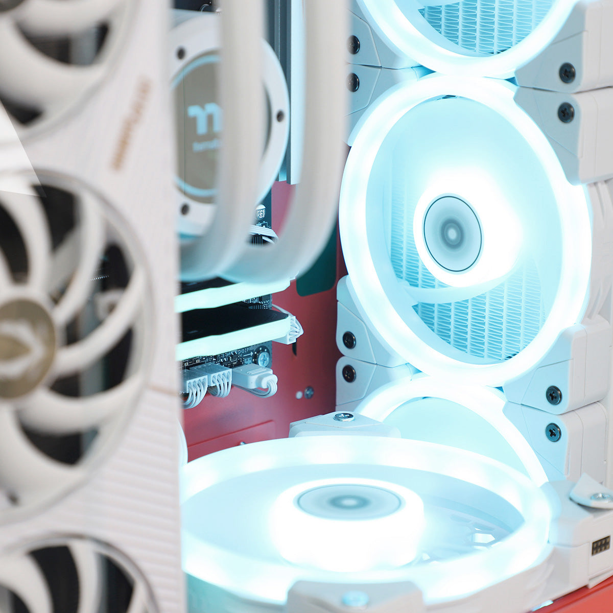 Le Bastion RTX 5080 Ryzen 7 9800X3D Gaming PC - Mint