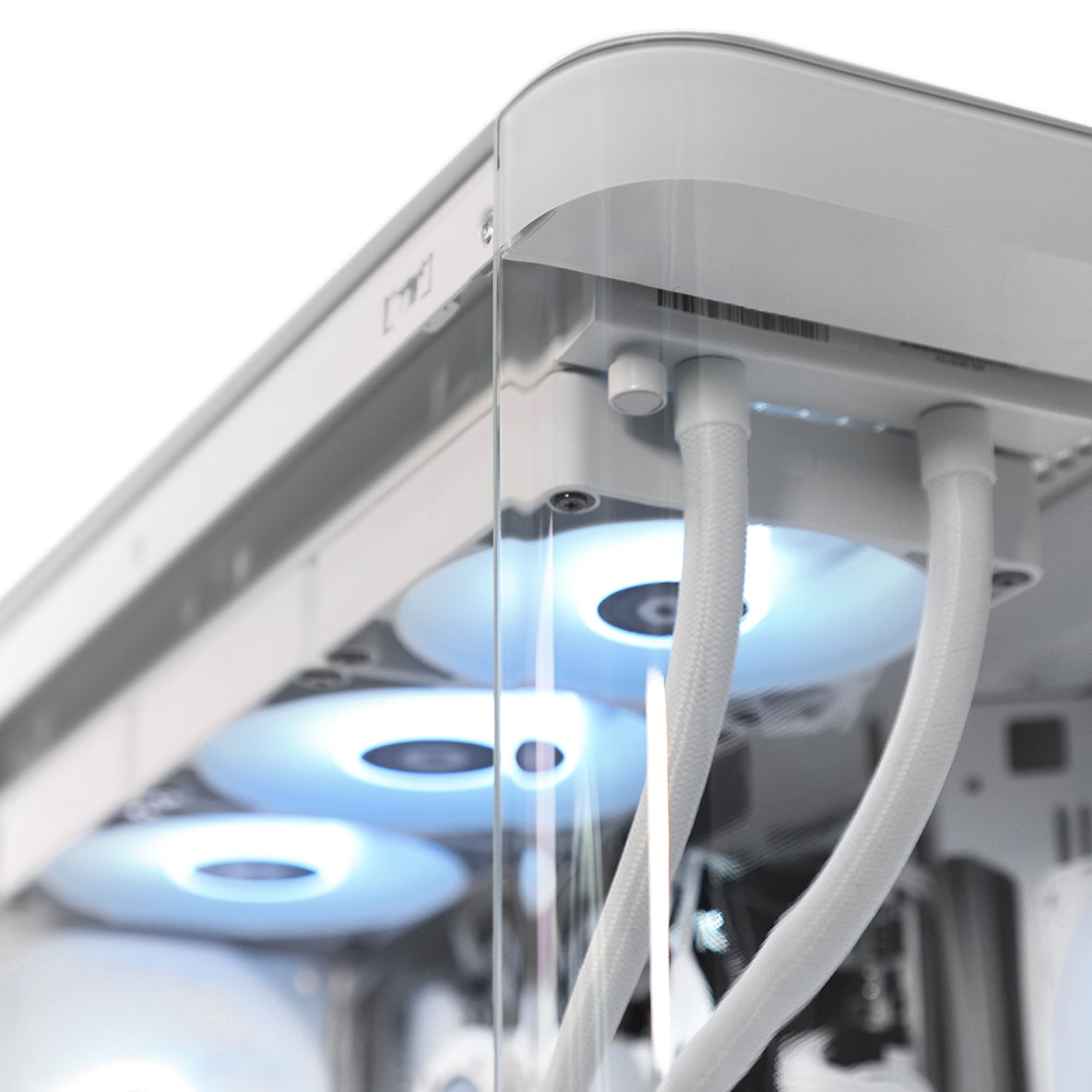 Adjudicator RTX 5060 Ryzen 5 7500F Gaming PC - White