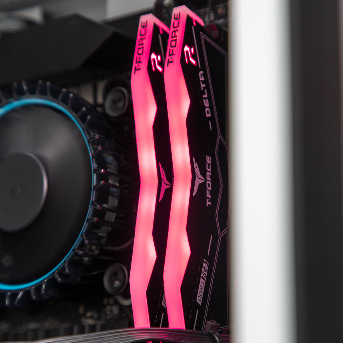 Spectre AMP RX 9060 XT 16GB Core i5-14400F Gaming PC